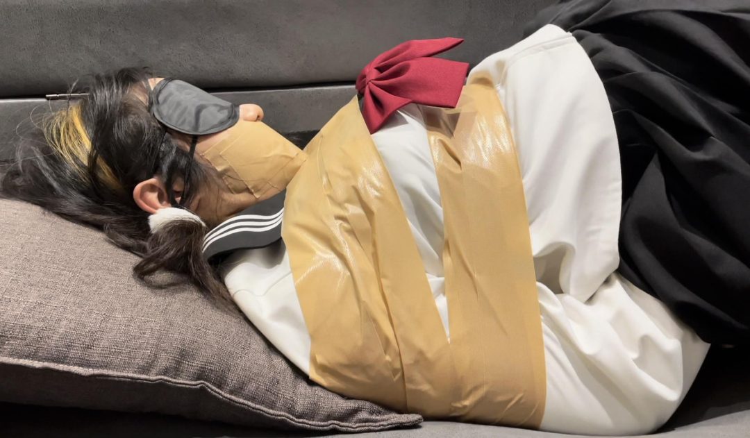 【小雨】【招模特】小雨的胶带捆绑与挣扎-11