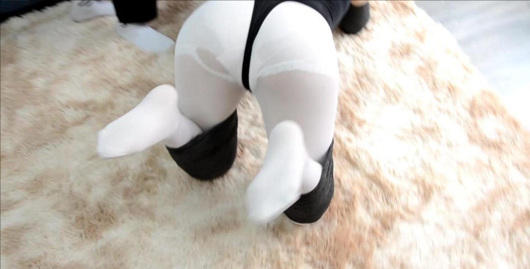 king精品定拍《箱中娘3——白丝猫奴》白丝美女捆绑成宠物 长期饲养调教 各种玩弄调教准备了很久的剧本了，灵感来源了一套日本的箱中娘的漫画，不过我的剧本加了更多玩法和剧情，模特也请来了表演十分厉害的吴晗，由得意客定拍我自己编辑，这次是创意和画面都十分优秀不要错过哦！-2