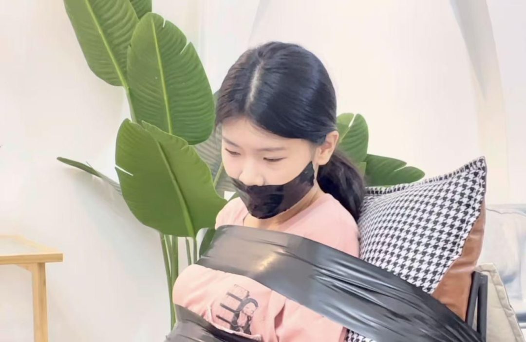 【缚艺录】【小菲】黑丝胶带与肉丝-4