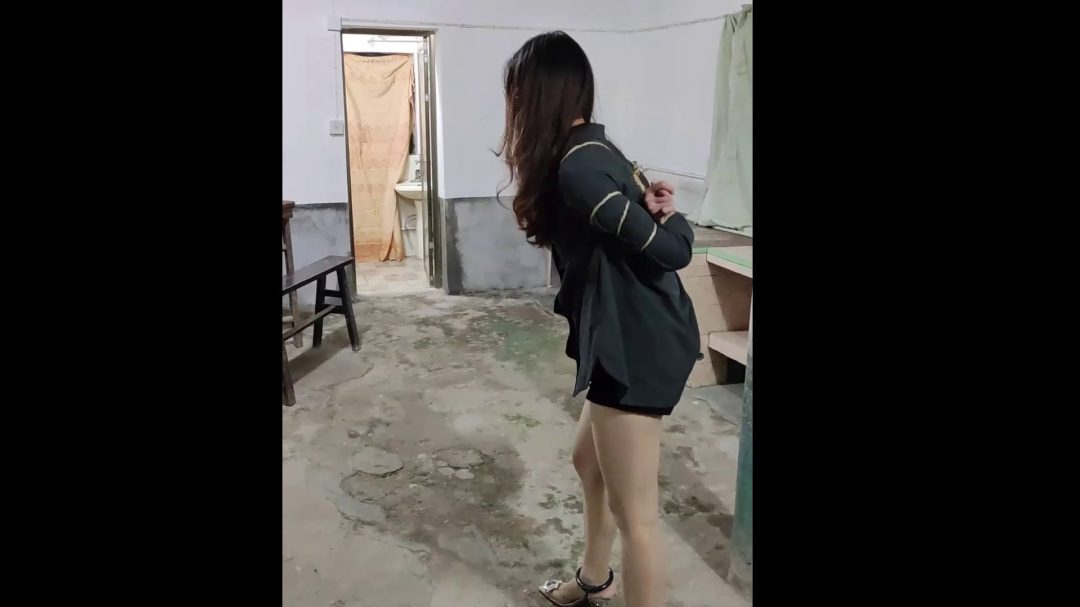 给洋洋安排了一个新的拍摄场地，女犯洋洋给大家详细介绍了她关押的地方，和关押时发生的事-8