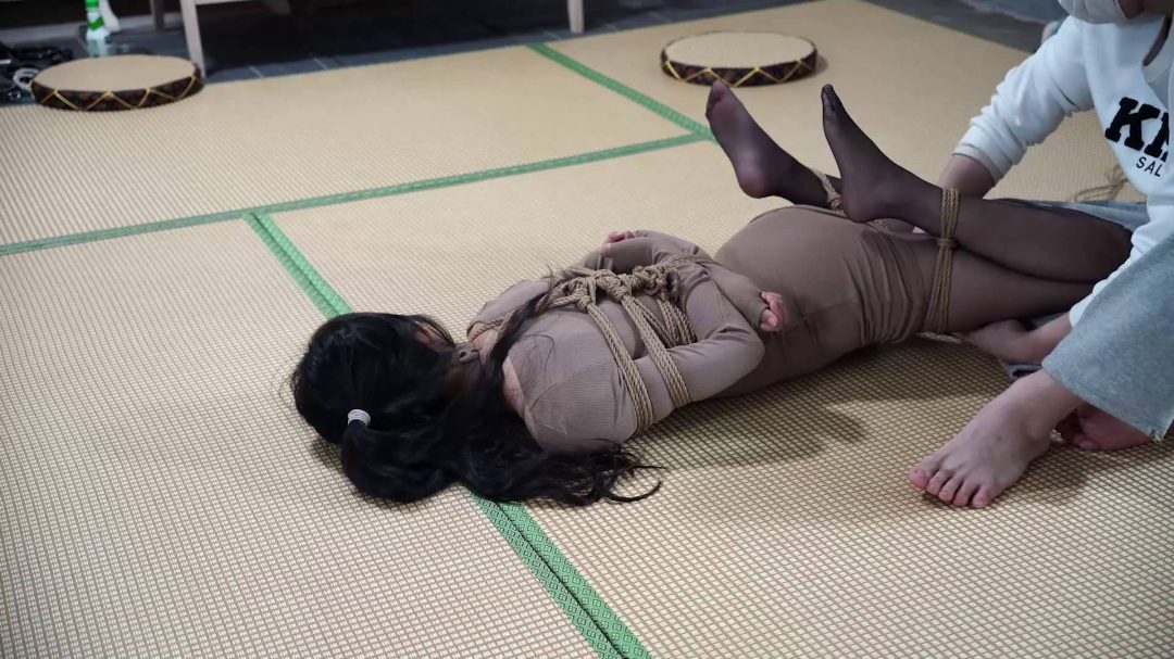 分腿驷马，肌肉贴封嘴，跪吊-2