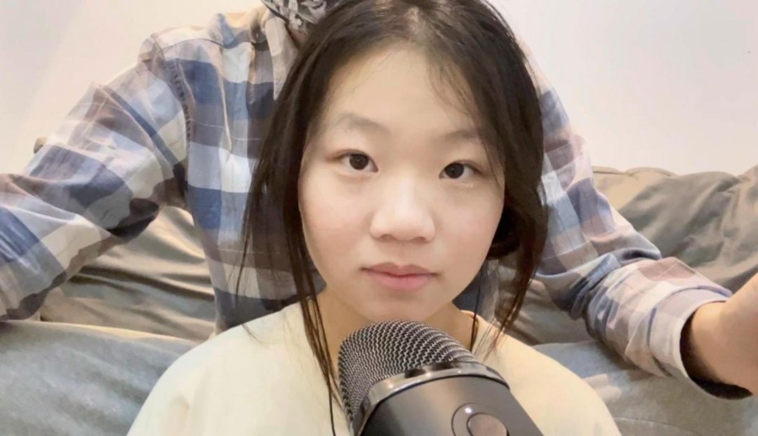 【小RASMR】口球堵嘴后，7层胶带，层层严密地封嘴，小R却认真地玩儿了起来-1