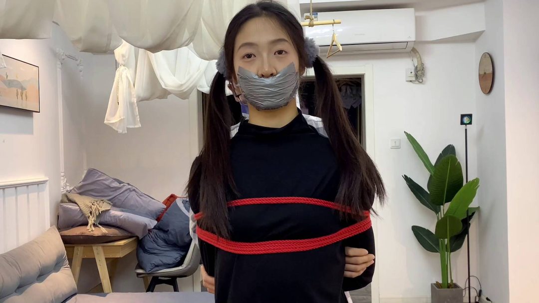 小鱼的驷马紧缚，银色胶带贴起来-3