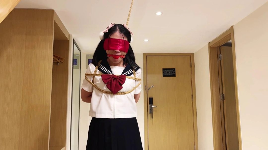 【臭脚妹妹】【白丝】【吊缚】【放置】【口球】【挣扎】-2