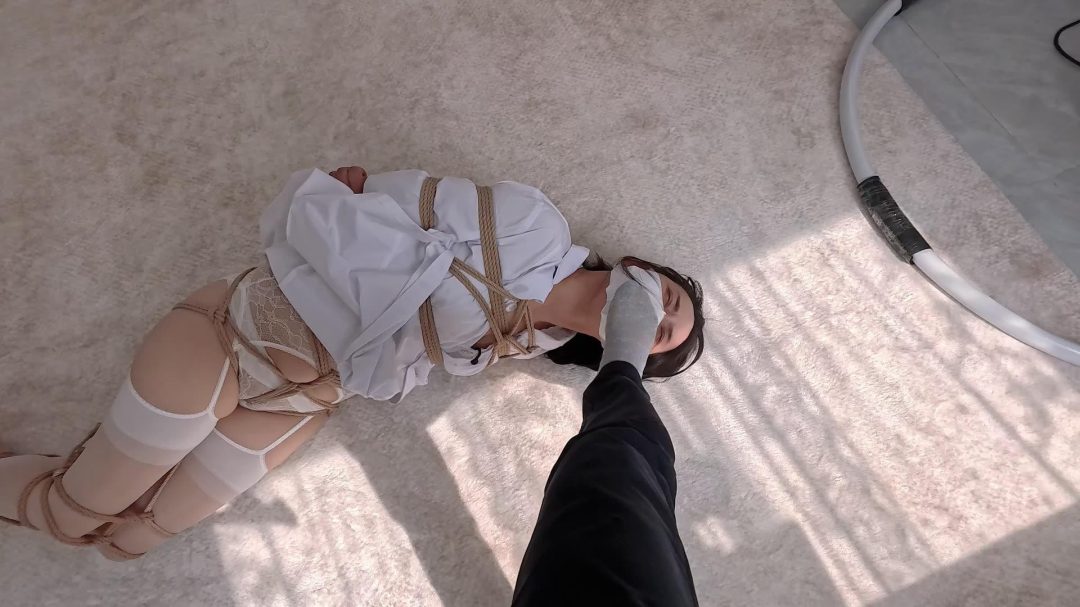 少妇护士的特殊岗位第4集：小玲的全身捆绑加股绳蠕动捡物训练-8