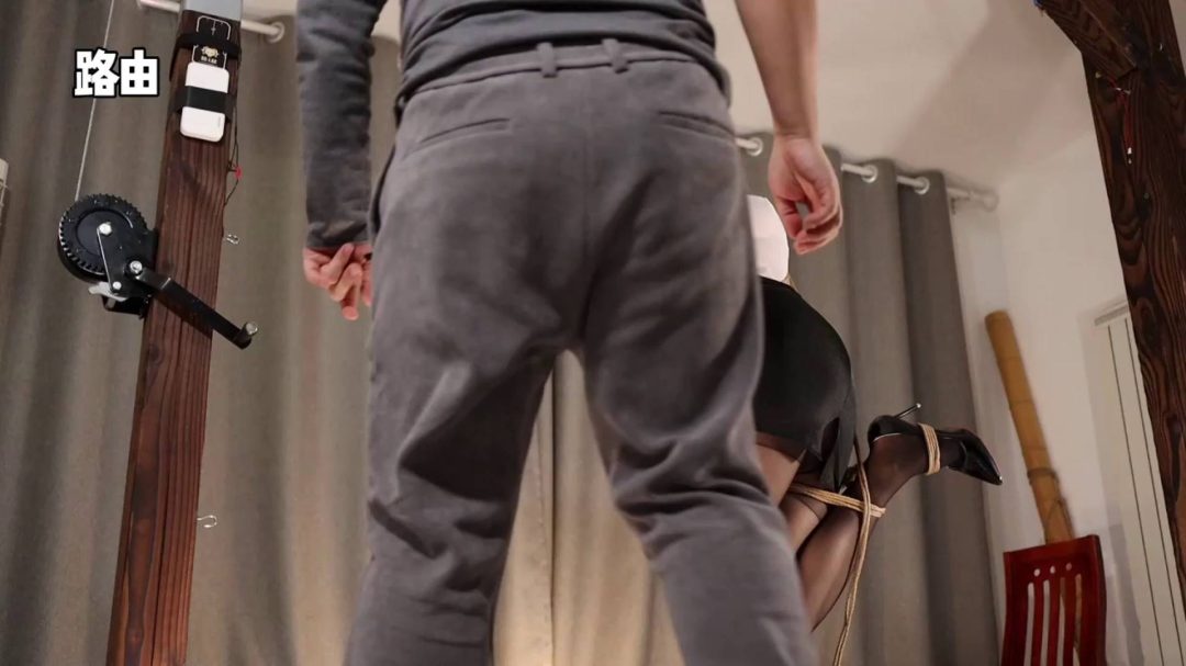 黑丝秘书单腿吊缚-3