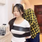 【小R】新模小R，很纯真的模特，表演力也很在线，胶带捆绑+封嘴，先来一波