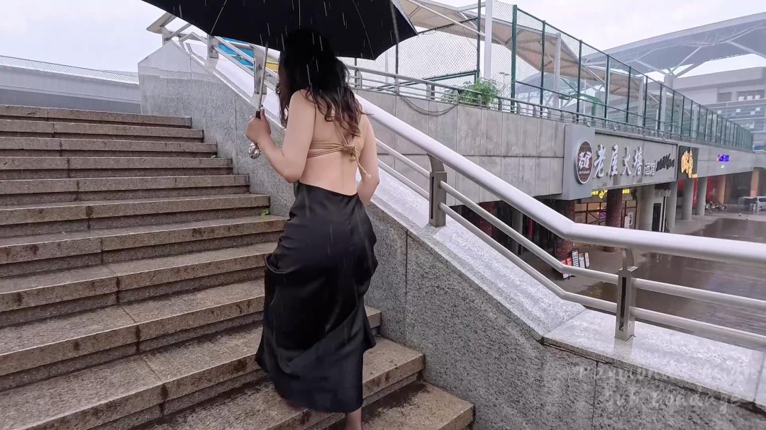 带妻子酒店TJ纪实：户外大露背连衣裙绳衣+捆绑开门放置+窗前R环固定暴露-2