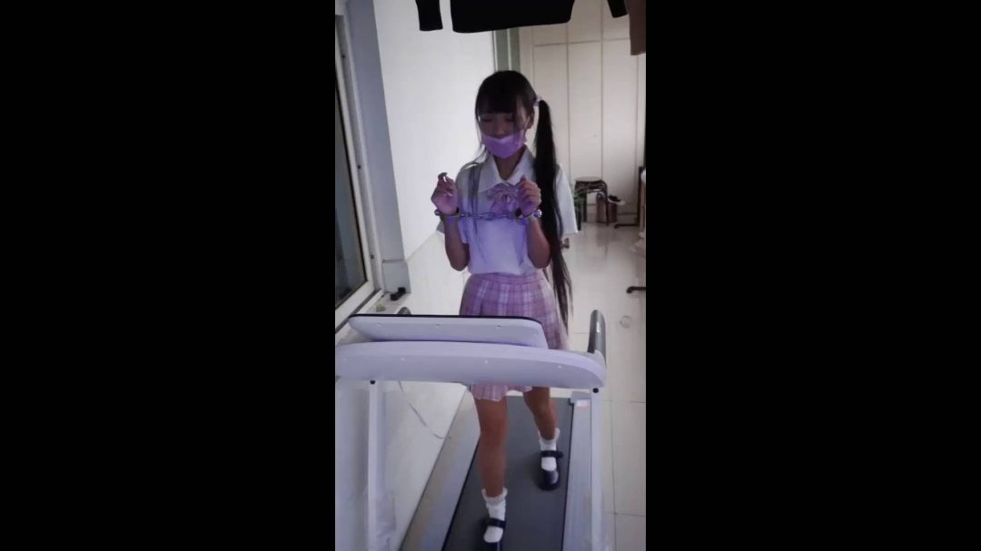 定拍虐足跑步机，捆绑单腿吊，脚踩绿豆折磨-5