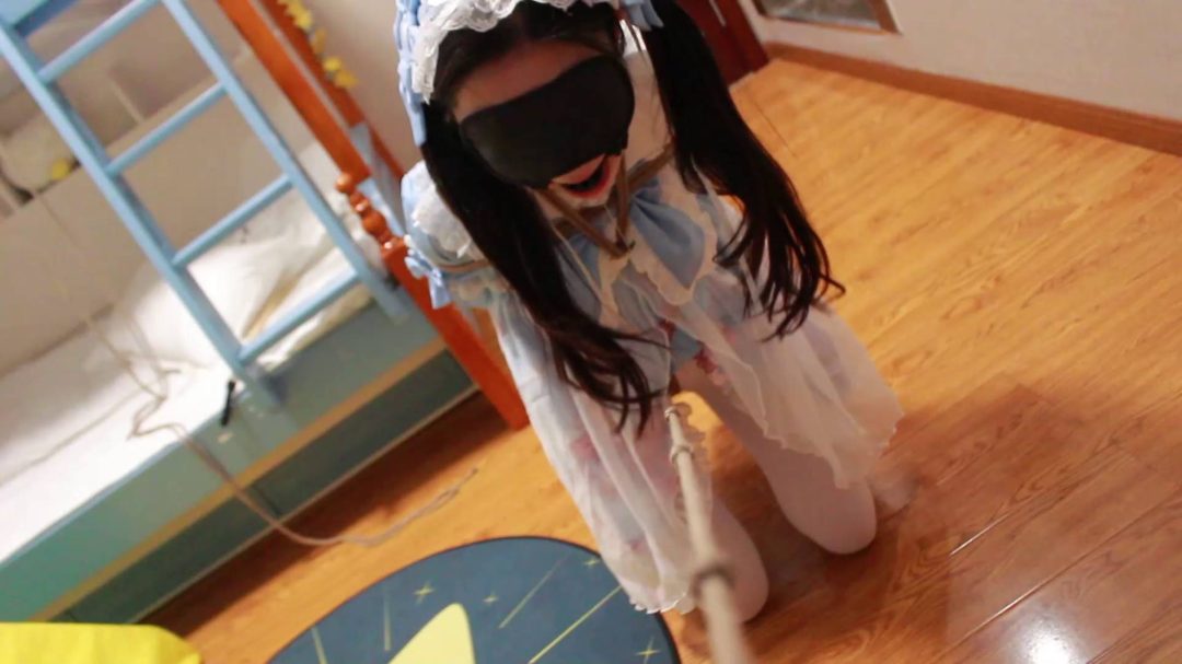 夜深人静调教小可爱，单腿分腿吊缚，超长TK，藤条皮鞭疯狂SP，超大口球口水，走绳，防毒面罩-7