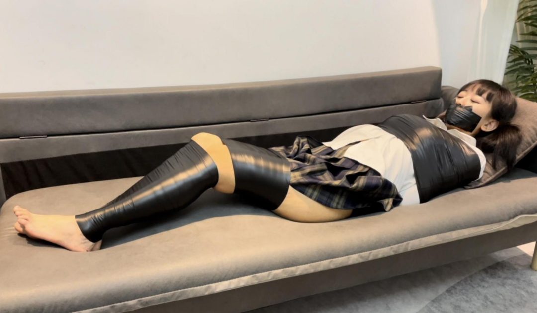 【七七】胶带封嘴+驷马+丝袜蒙脸蒙嘴，七七的收官之作，以后不拍绳艺喽-4