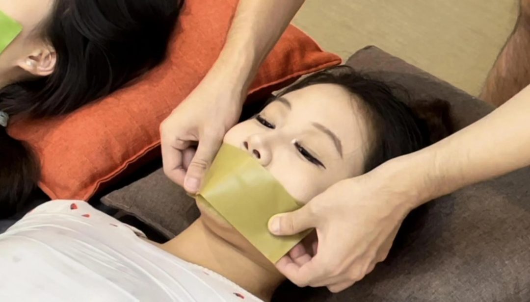 【小依】【小汪】【小杨】3个人的简单挣脱实验6，国庆前的最后一绑，交给了费时费力的木乃伊，缠的真累-5