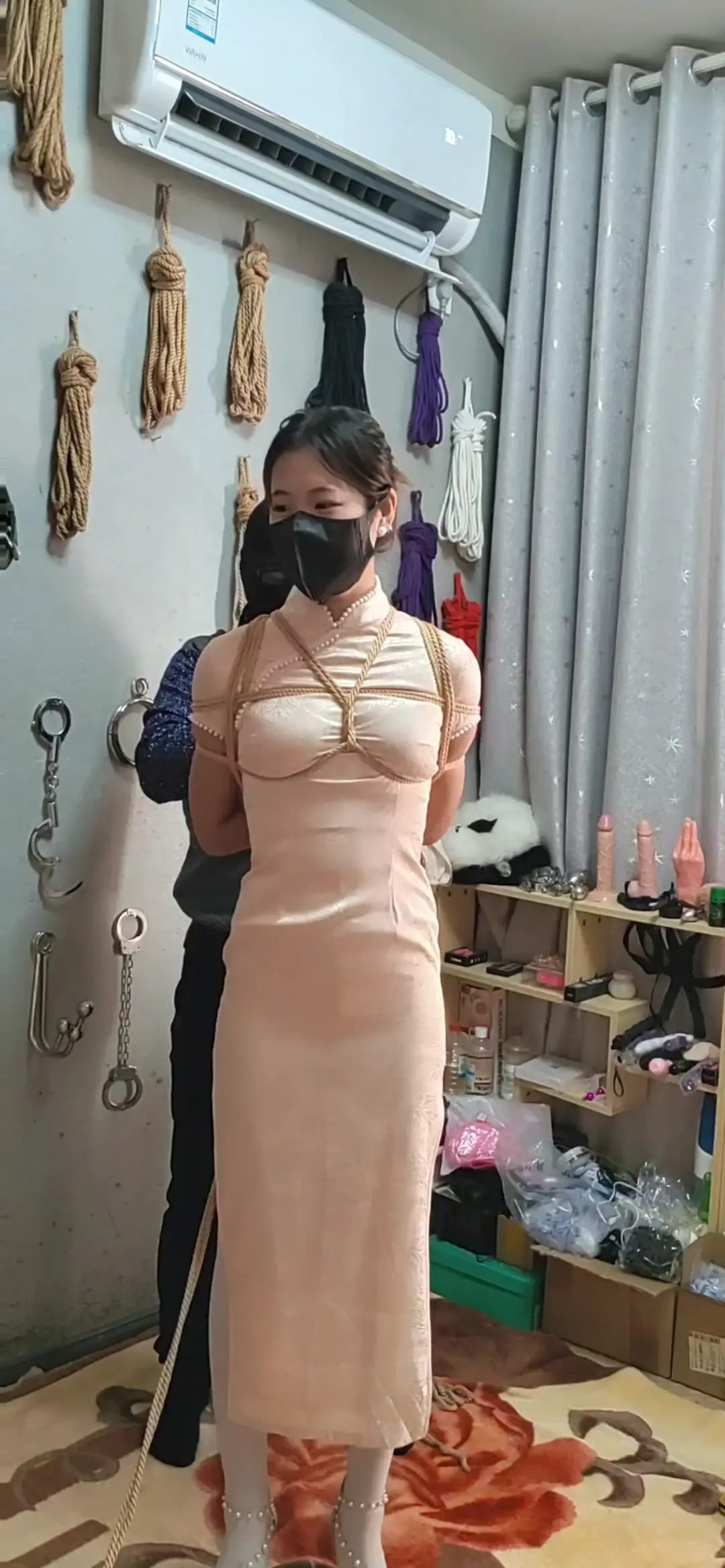 文慧修身旗袍，异样丝袜高跟，吊缚-2