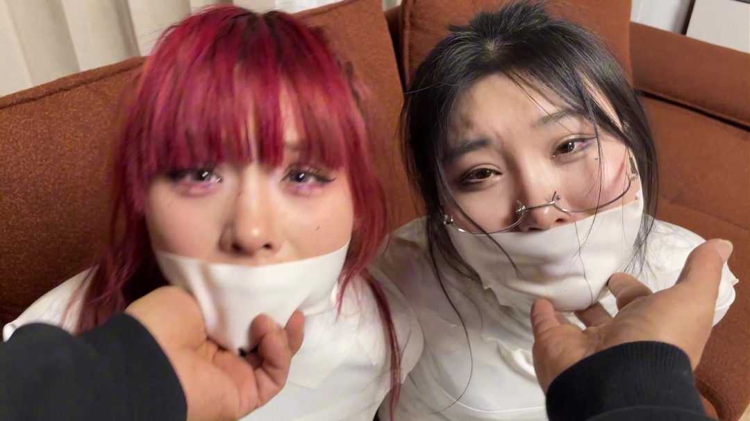 云雀定拍《被入室抢劫的美丽母女 下》 超人气漫画完美复刻 双人木乃伊捆绑蠕动 求救只有一墙之隔~-10