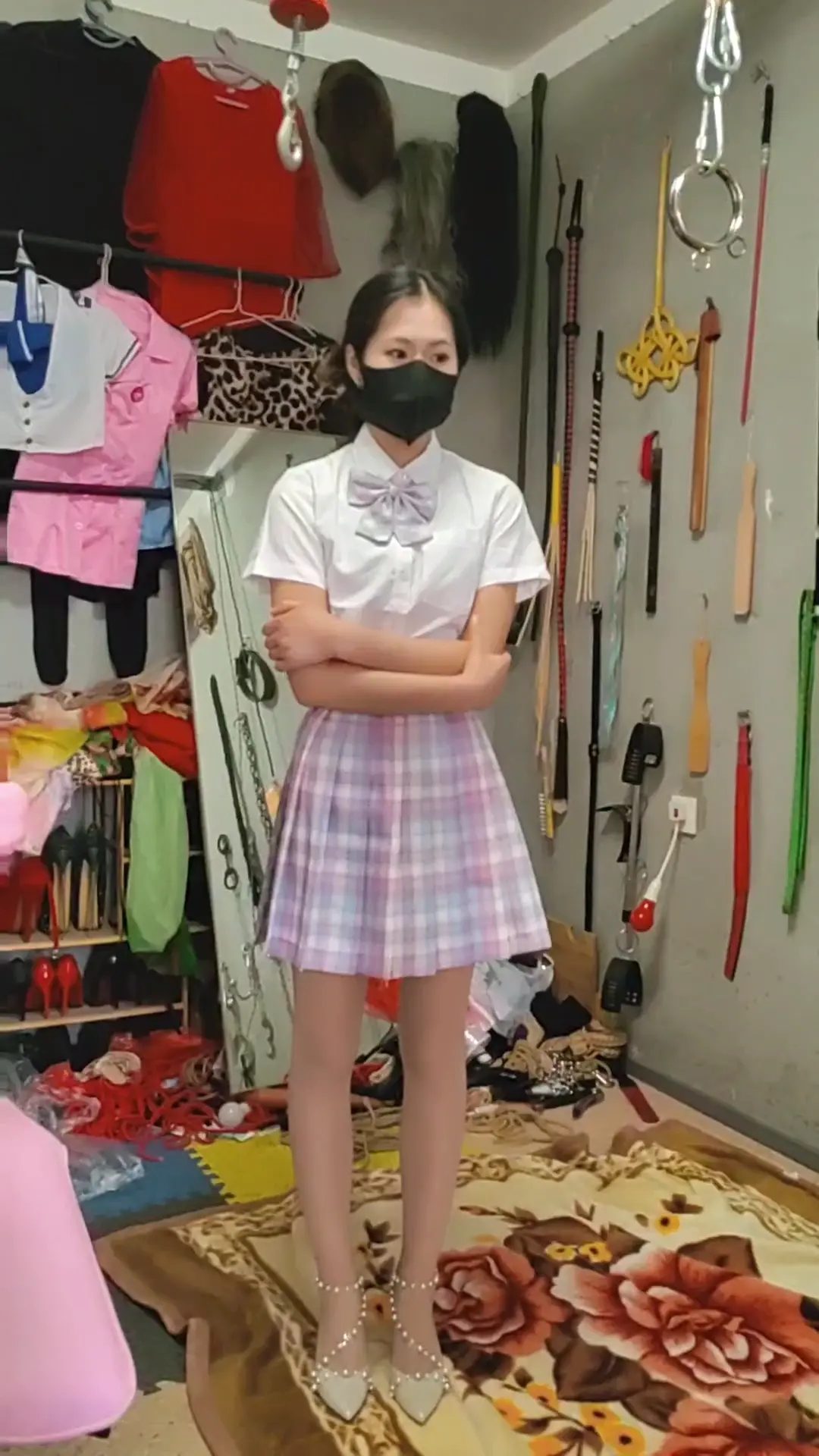 文慧JK肉色丝袜白色高跟，侧面吊起来，诡异的姿势带来诡异的感受-1