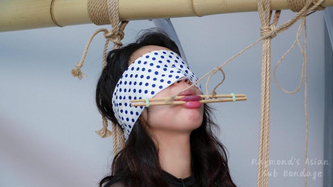 【Raymond】小少妇的特殊形体课1：股绳吊和舌夹拉扯下的20多分钟强制垫脚（痛苦姿势放置+强制垫脚+虐舌+多角度镜头及特写）-5