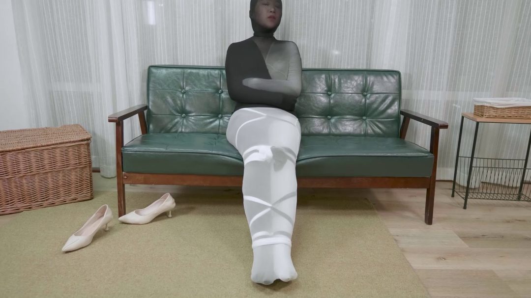 黑丝与白丝阴阳交融，丝袜五花大绑全包-8