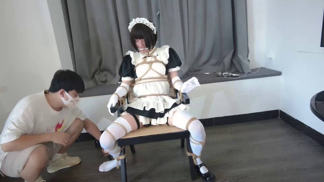 白丝女仆椅子缚布条蒙眼堵嘴勒脖电击-2
