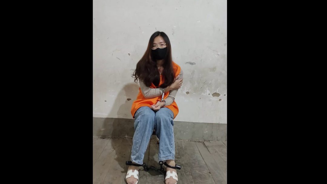 洋洋被关押在新的地方劳改，为何已经镣铐加身的洋洋，又受到新的械具惩罚-3