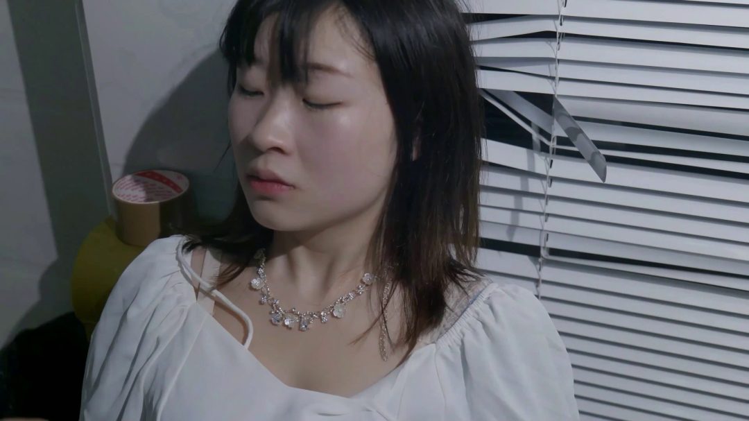 网贷陷阱 美腿玉足少女被胶带堵嘴挣扎尖叫-8