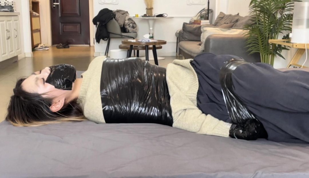 【小晗】小唅的半驷马缚，双手用胶带包起来，怎么解，也解不开嘴巴-5