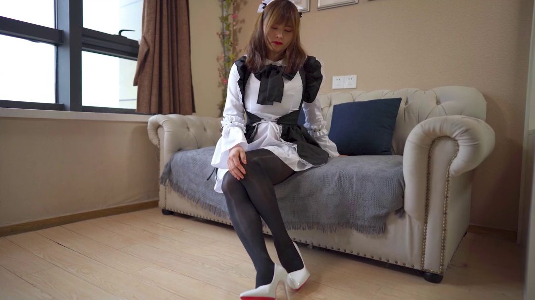 女仆装与黑丝袜，洋娃娃与红胶带 纯粹欣赏奈奈精致的五官-2