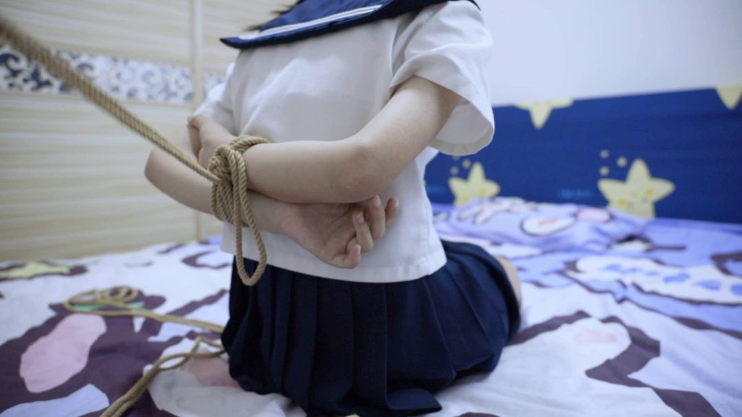 日本JK制服萌妹安妮又皮痒了 不好好写作业那就捆起来吧-1