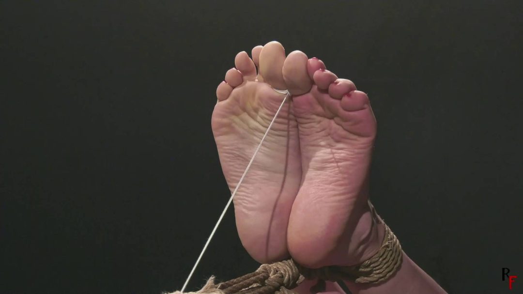 女神Astrid 为了男友的快乐而绑-4