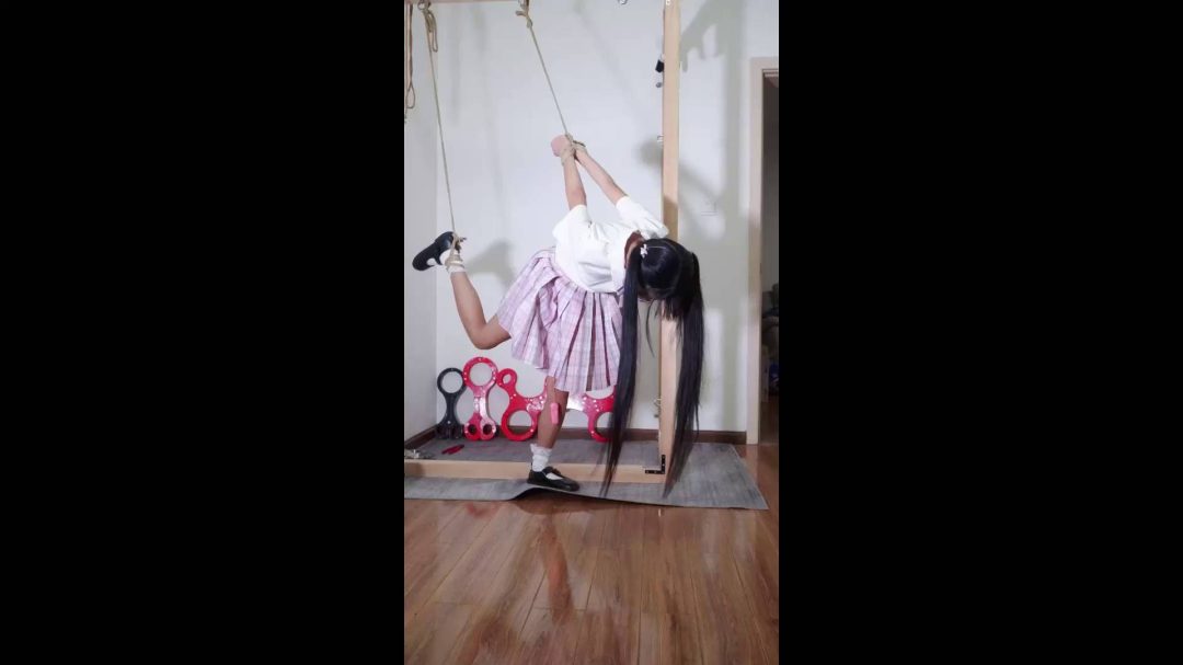 定拍虐足跑步机，捆绑单腿吊，脚踩绿豆折磨-6