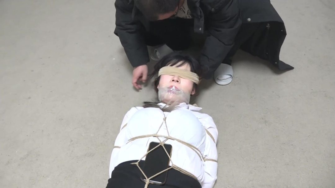 king定拍《did 美女侧写师02》 美女被机关设计定身炸弹 求救不成反而被加固拘束~-7