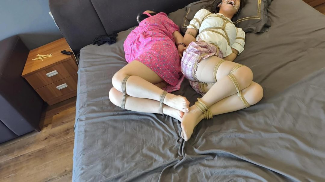 姐妹花 TK 怕痒 蛇缚 日式 手铐 互相挠痒-9