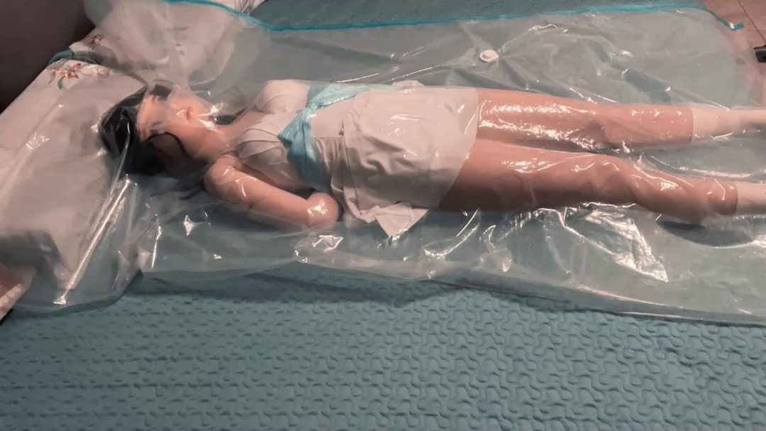 御姐反差变萌系可爱娃娃，kigurumi真空袋拘束-1