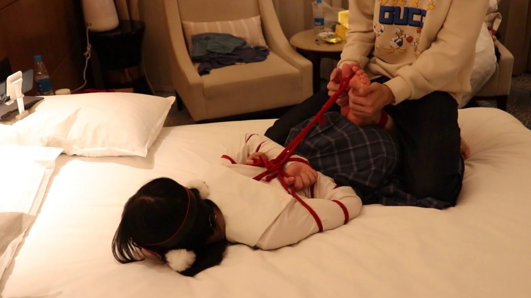 茶茶五花驷马绑脚趾残忍TK电击虐足-4