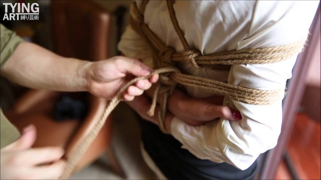 TYINGART 真性M妹RUKA 『OL制服入职调教』制服灰丝 脱掉制服露出内衣-5