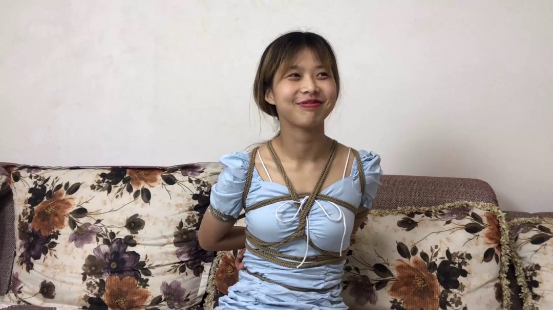 大嘴女孩丹然的捆绑体验 口枷堵嘴-7