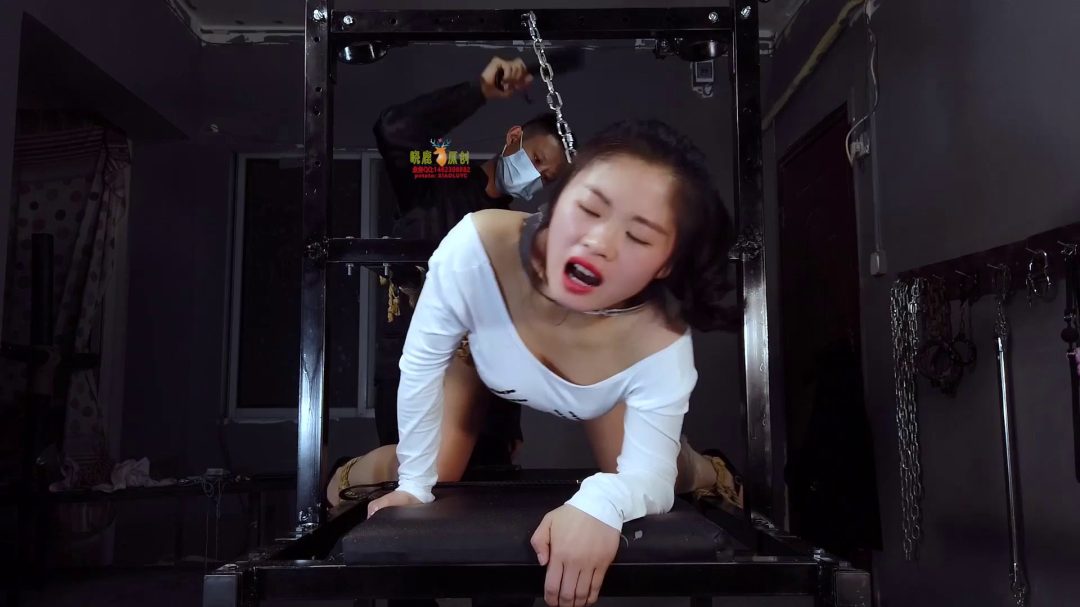 刑椅上的PP 新年的第一部片，PP受罪了，露露给大伙拜年拉-5