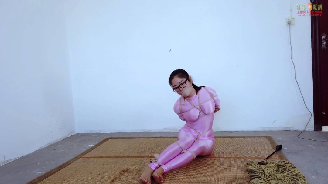 露露粉胶衣玩丝袜-8