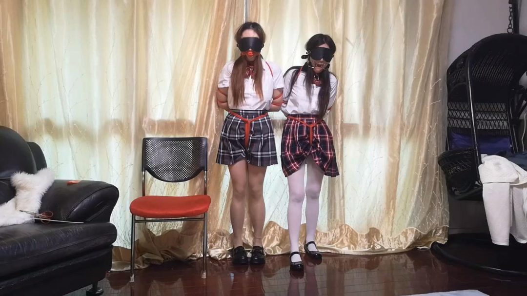 JK大学生美女闺蜜的【连缚灾难】上部-2