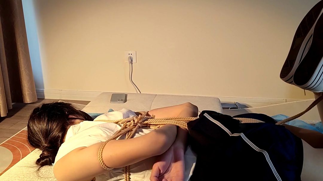 长腿妹子欣悦，JK游戏第二季，白丝赤脚驷马放置-1