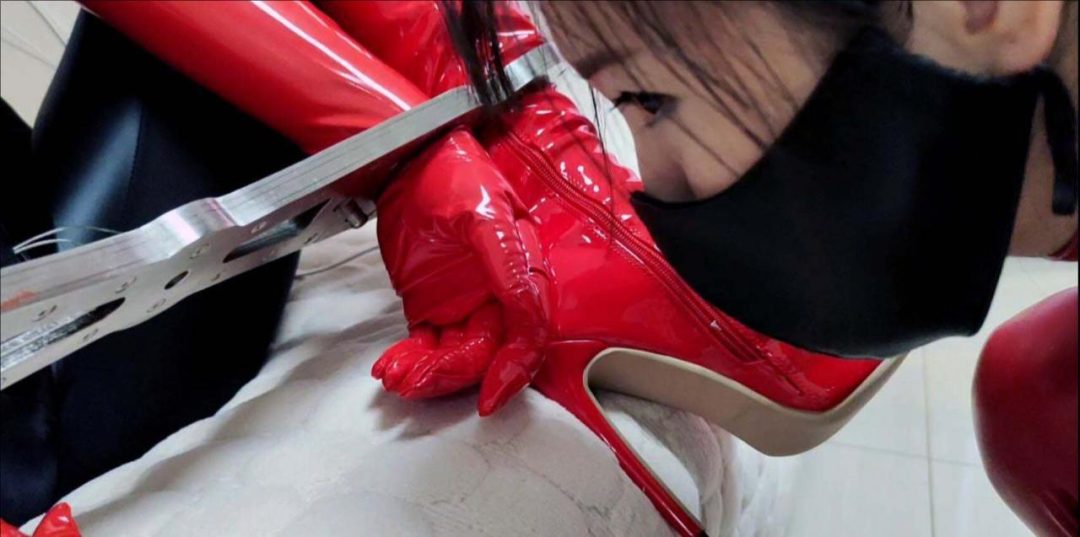 新闺蜜试镜之双搜查官受虐记（全包紧身衣、长靴长手套、钢枷、同步电击、同步跳跳、同步@#￥#！）-9