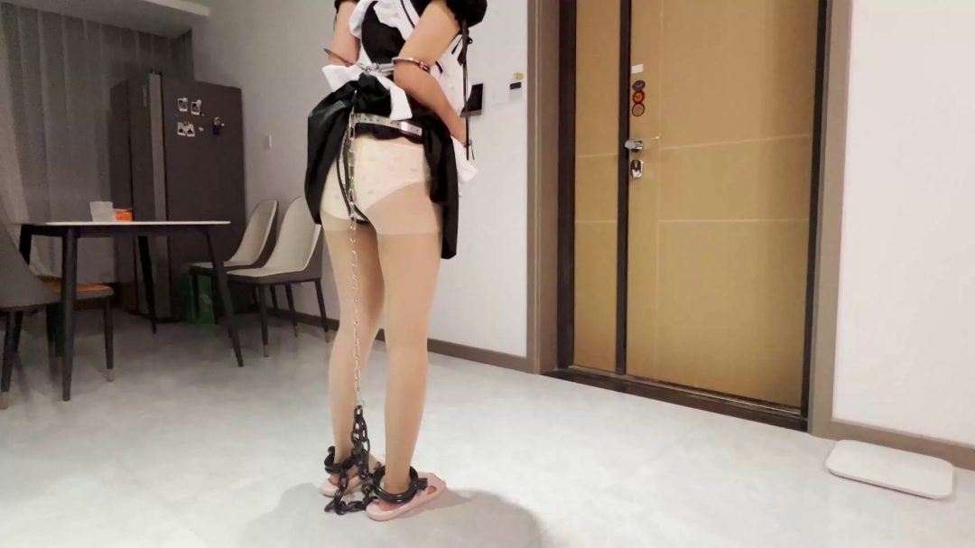 女仆装 镣铐行走-8