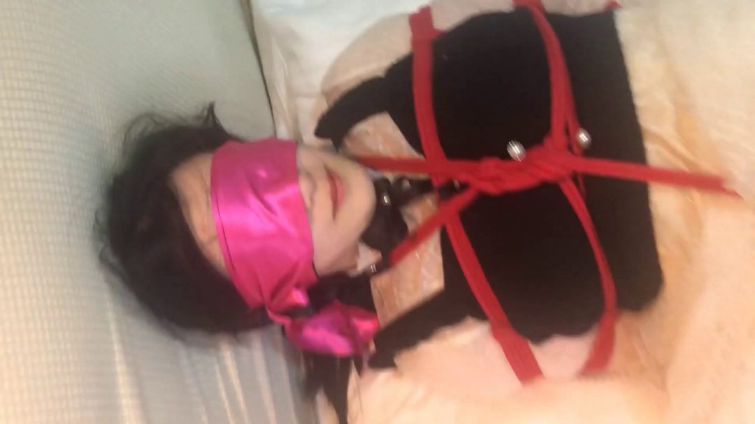 小芳妹子调教 捆绑打手心打脚心 单腿吊-1