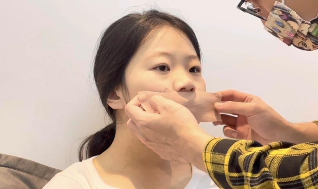 【小R】小R的按摩体验，肉丝+三种封嘴胶带，自己贴，自己享受-6