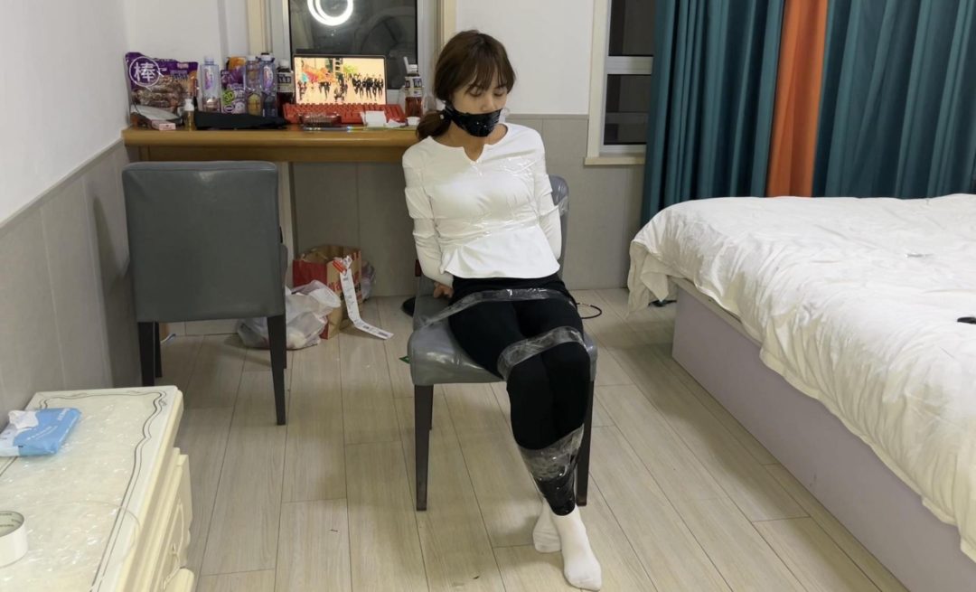 瑜伽裤+白袜，胶带、口球轮番使用-7