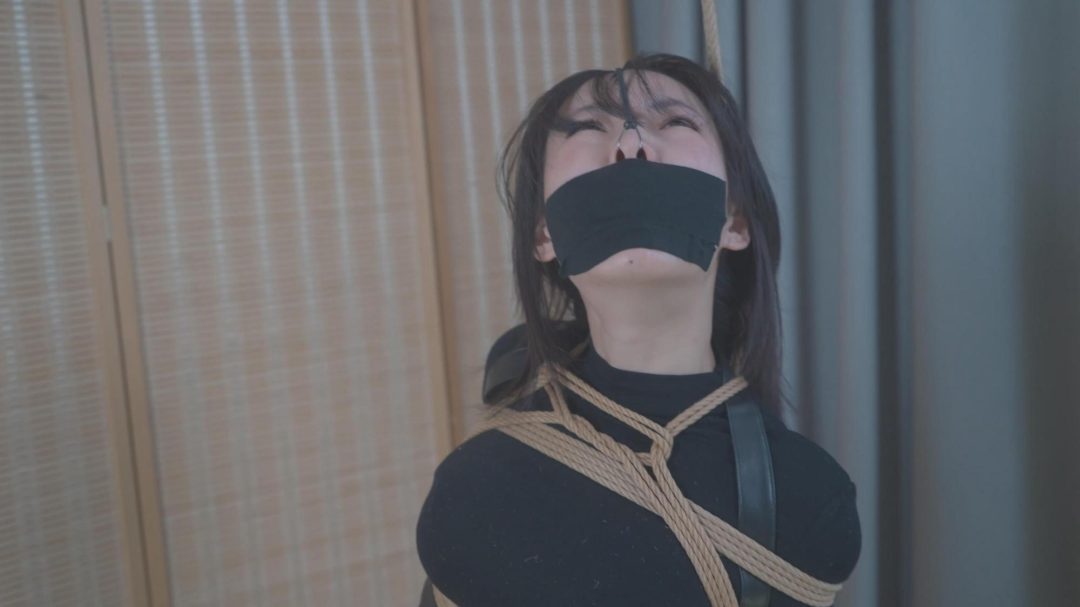 T娘写真馆·黑丝紧身皮带包臀裙强制跪缚④-5