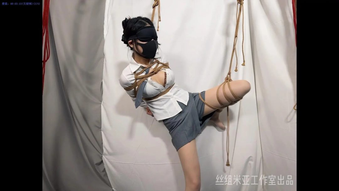 JK少女绳艺调教，被脱去裙子，扯开上衣-5
