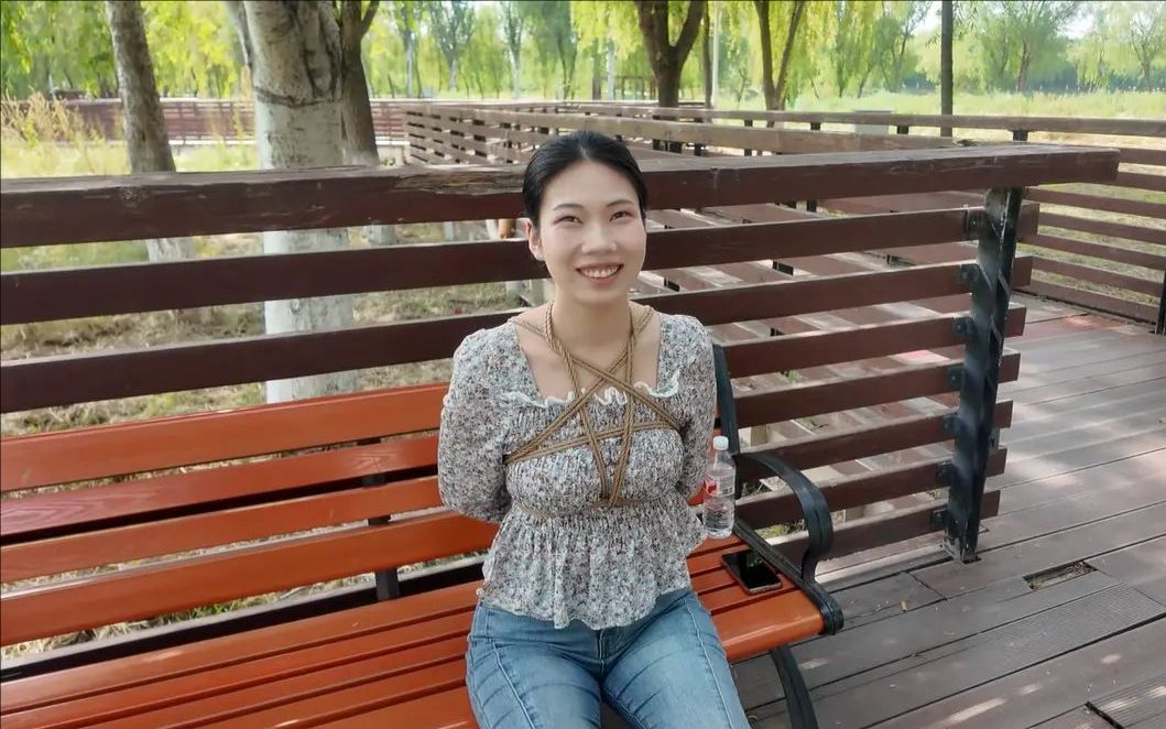 奇葩访谈 户外访谈各类话题 梦想 爱好 变态的一些提问 尴尬的是 很多路人都看到我俩 心慌-3