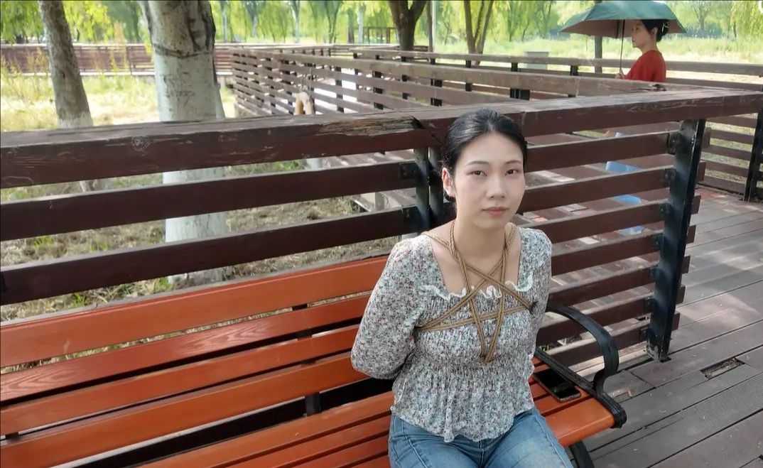 奇葩访谈 户外访谈各类话题 梦想 爱好 变态的一些提问 尴尬的是 很多路人都看到我俩 心慌-2