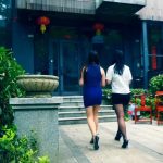 定拍转公映《家中惊魂》上集 性感美女被男女歹徒跟踪持刀威胁入室抢劫