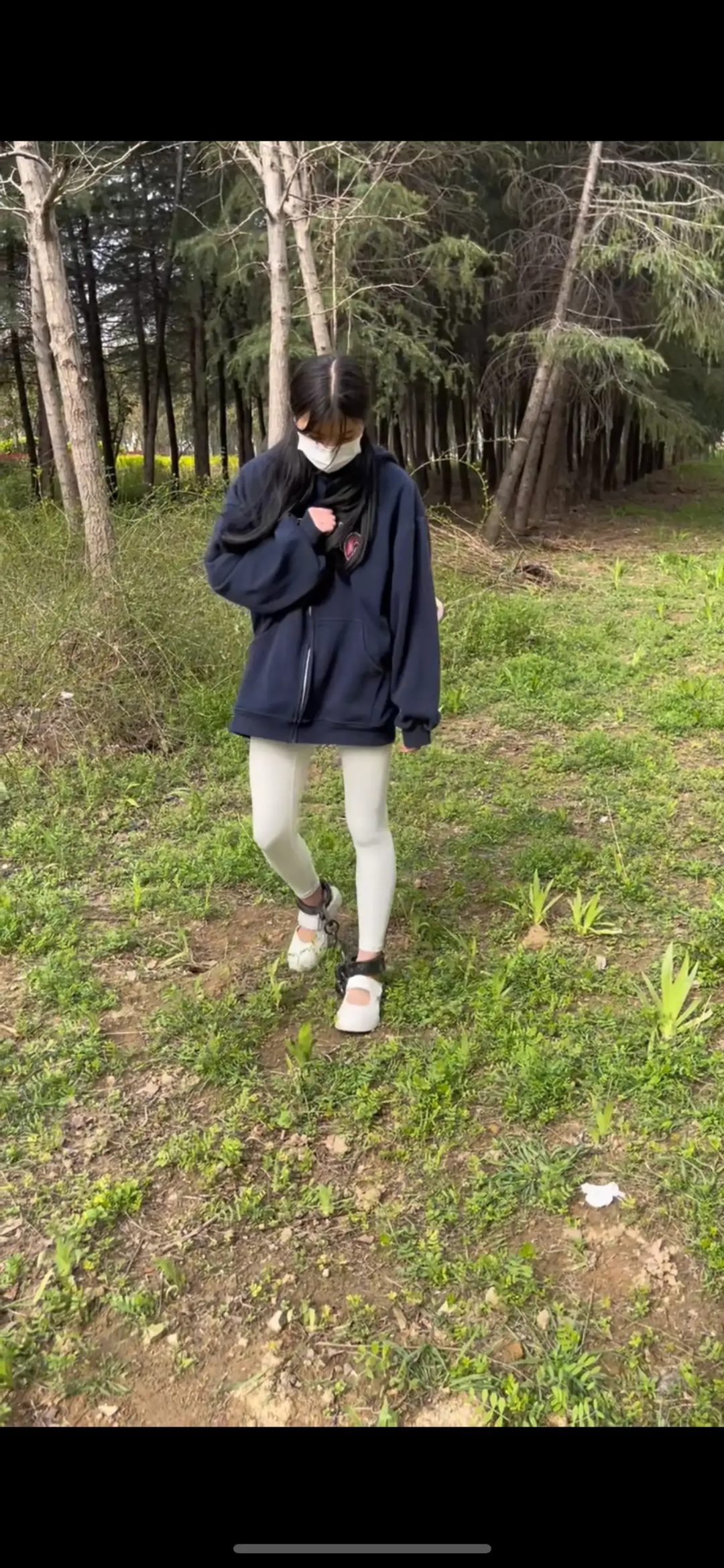 18岁女高铁铆钉死镣-焊接-烧红-砸死脚 镣两天禁锢（下）-6